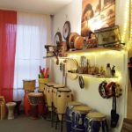 Foto: Trommelraum mit vielen Instrumenten zur Auswahl
