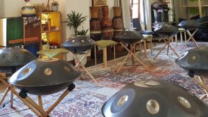 Seminarraum für Trommelkurse, Trommeln lernen, Handpan lernen, Cajón lernen, Workshops