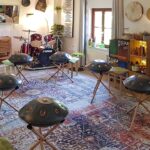 Seminarraum für Trommelkurse, Trommeln lernen, Handpan lernen, Cajón lernen, Workshops