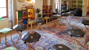 Trommel lernen, Trommelseminare, Workshops mit Handpans, Djembén, Cajón
